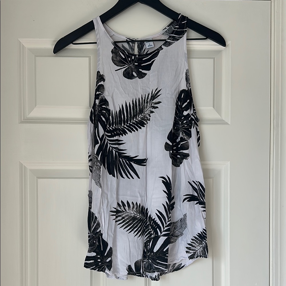 Old Navy Monochrome Leaf Print Top - Picture 1 of 4